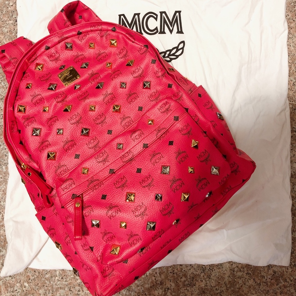 MCM limited Stark Stud Backpack gold silver red - Picture 1 of 7